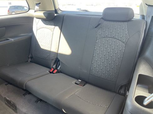 Used 2011 GMC Acadia SLE image 18