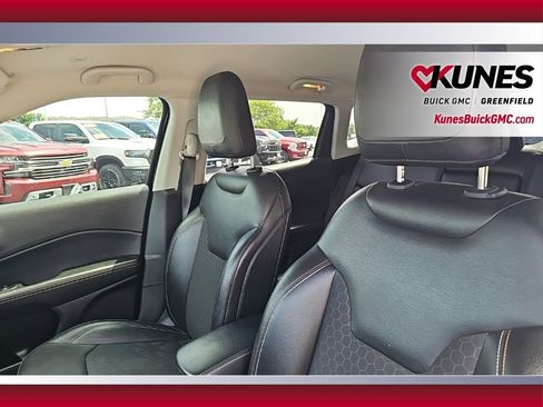Used 2019 Jeep Compass Latitude w/ Cold Weather Group AWD/4WD image 16