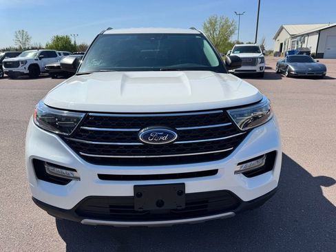 Used 2022 Ford Explorer XLT w/ Equipment Group 202A AWD/4WD image 24