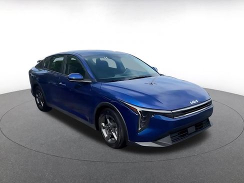 Used 2025 Kia K4 LXS image 3