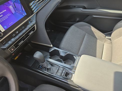 Used 2025 Toyota Camry LE image 27