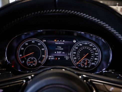Used 2018 Bentley Bentayga image 35
