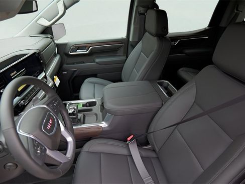 New 2026 GMC Sierra 1500 SLT image 9