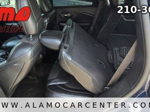 Used 2018 Jeep Cherokee Latitude Plus w/ Comfort/Convenience Group image 36