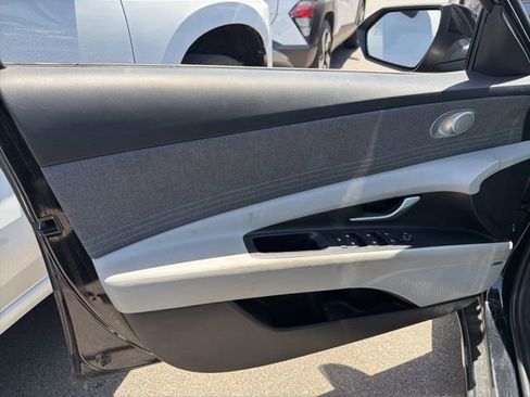Used 2025 Hyundai Elantra Limited FWD image 7