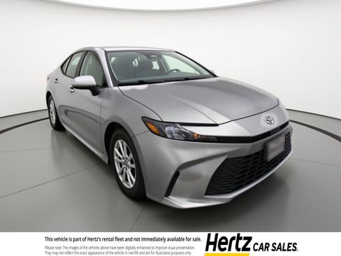 Used 2025 Toyota Camry LE image 1