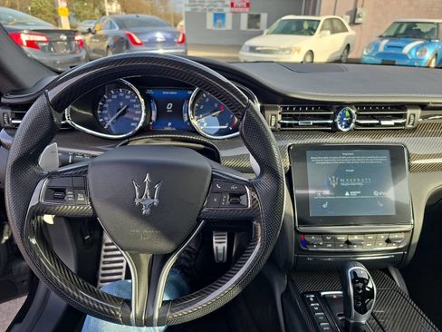 Used 2017 Maserati Quattroporte S GranSport image 35