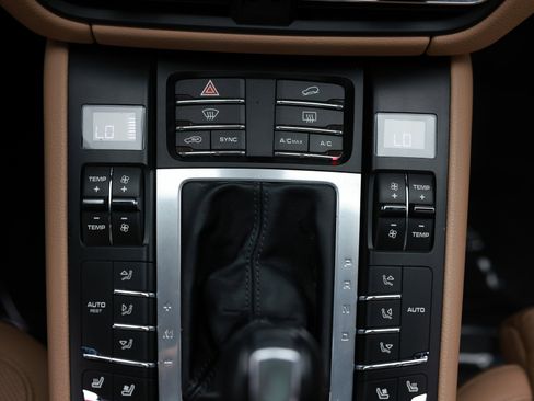 Used 2020 Porsche Macan image 44