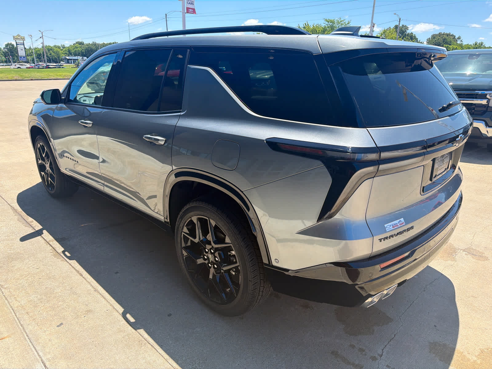 New 2026 Chevrolet Traverse RS w/ LPO, Floor Liner Package FWD image 3