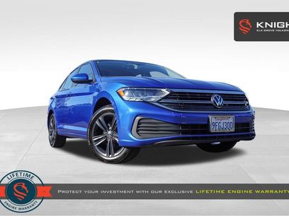 Used 2024 Volkswagen Jetta SE w/ Panoramic Sunroof Package