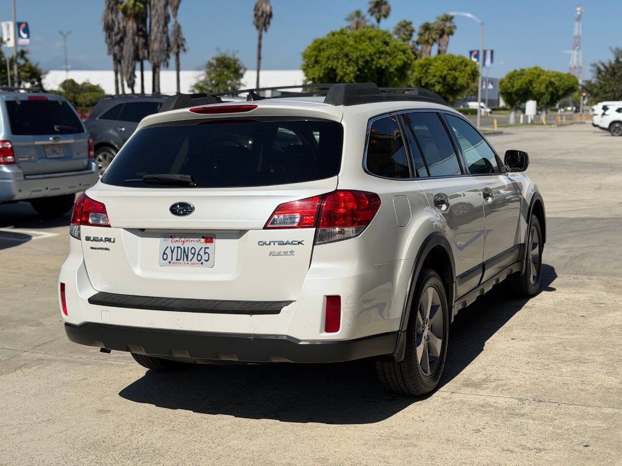 Used 2013 Subaru Outback 2.5i Limited w/ Special Appearance Pkg AWD/4WD image 10