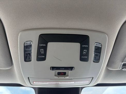 Used 2021 Toyota Sienna LE FWD image 21