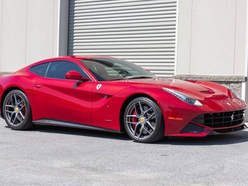 Used 2015 Ferrari F12 Berlinetta RWD image 34