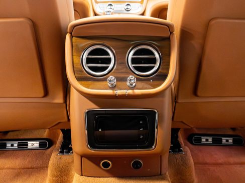 Used 2019 Bentley Bentayga image 26