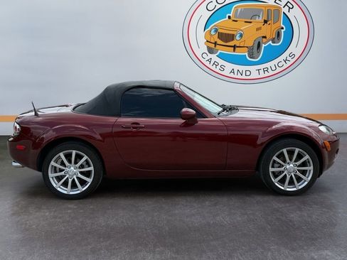 Used 2006 MAZDA MX-5 Miata RWD image 16