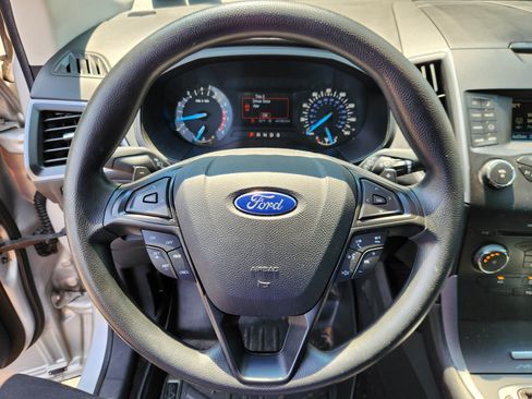 Used 2016 Ford Edge SE AWD/4WD image 9