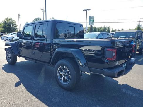 New 2025 Jeep Gladiator Sport image 4