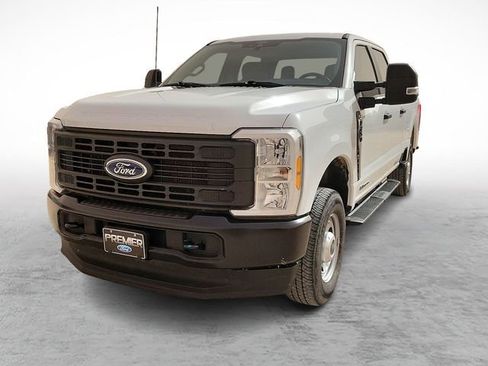 Used 2025 Ford F250 XL AWD/4WD image 4