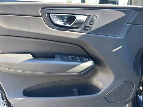 Certified 2025 Volvo XC60 B5 Core image 17