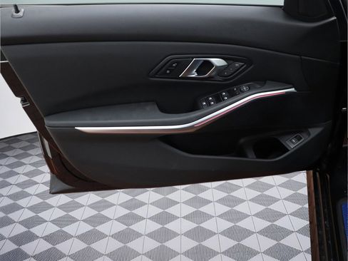 Used 2025 BMW 330i xDrive Sedan w/ Premium Package image 7