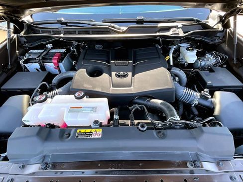 Used 2025 Toyota Tundra Limited image 30