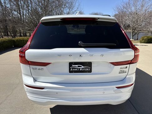 Used 2022 Volvo XC60 B5 Momentum image 4