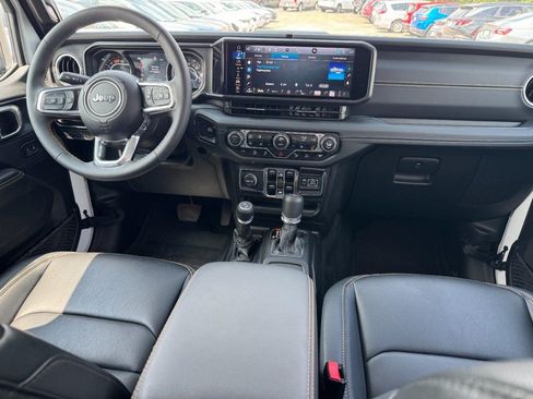 Used 2025 Jeep Wrangler Unlimited Sahara w/ Safety Group AWD/4WD image 13