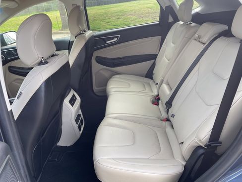 Used 2019 Ford Edge Titanium image 10