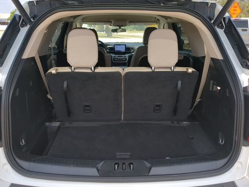 Used 2023 Ford Explorer XLT w/ Equipment Group 202A image 13