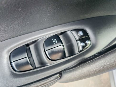 Used 2018 Nissan Rogue SL w/ Premium Package image 28