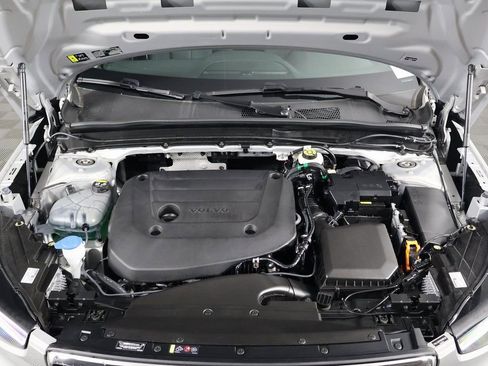 Used 2025 Volvo XC40 B5 Ultra w/ Climate Package image 15