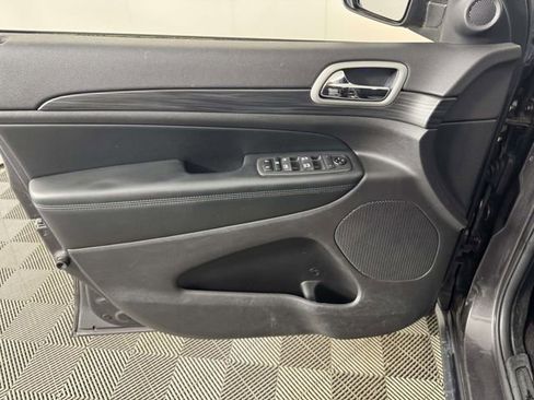 Used 2020 Jeep Grand Cherokee Laredo image 17