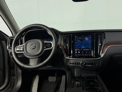 Used 2025 Volvo V60 B5 Cross Country Plus AWD/4WD image 13
