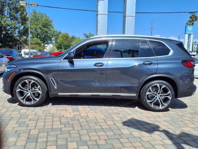 Used 2022 BMW X5 sDrive40i w/ Parking Assistance Package RWD image 3