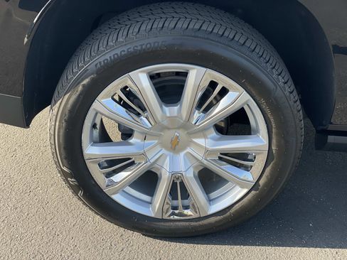 Used 2023 Chevrolet Suburban High Country w/ Premium Package image 30