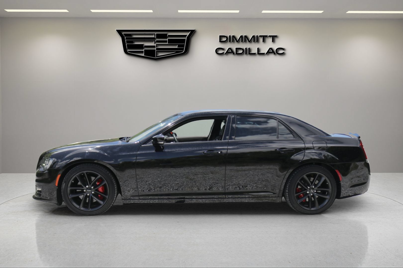 Used 2023 Chrysler 300 C RWD image 8