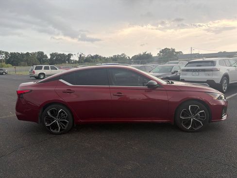 Used 2024 Nissan Altima 2.5 SR FWD image 8