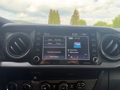 Used 2020 Toyota Tacoma TRD Sport w/ Technology Package AWD/4WD image 23