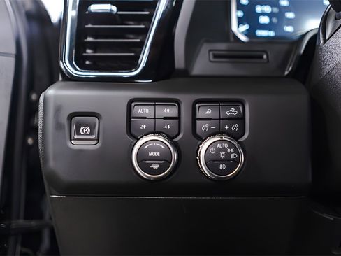 Used 2024 GMC Sierra 3500 Denali image 20