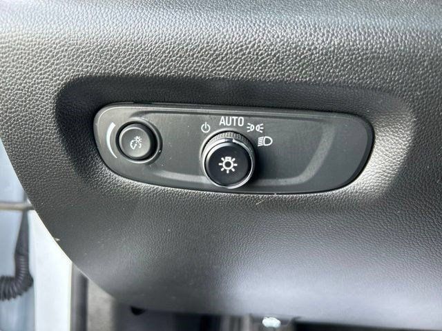 Used 2023 Chevrolet Traverse LT FWD image 19