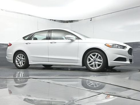 Used 2015 Ford Fusion SE FWD image 29