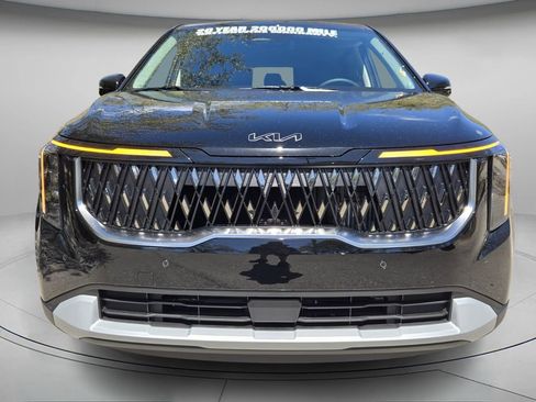 New 2026 Kia Carnival LXS FWD image 3