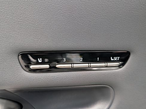 Used 2020 Lexus LS 500h AWD w/ Luxury Package image 22