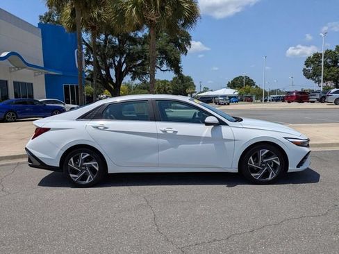 Used 2024 Hyundai Elantra SEL w/ Convenience Package FWD image 7