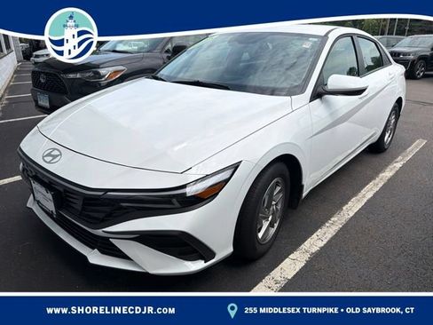 Used 2025 Hyundai Elantra SE FWD image 1