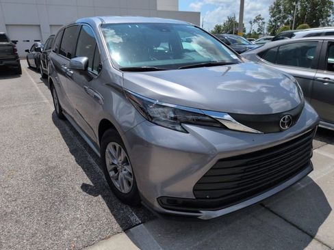 Certified 2026 Toyota Sienna LE FWD image 1