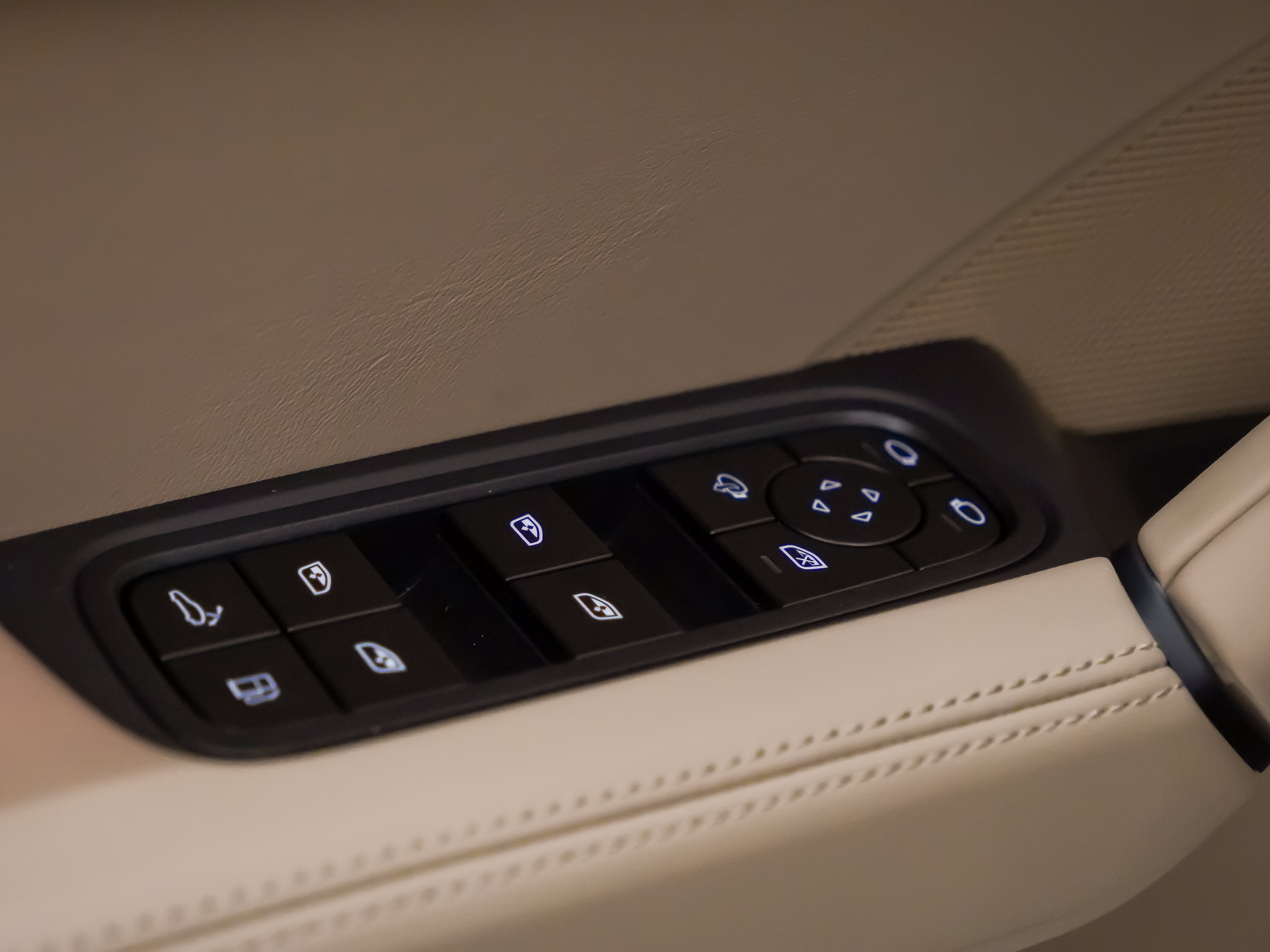 Certified 2026 Porsche Cayenne E-Hybrid Coupe AWD/4WD image 21