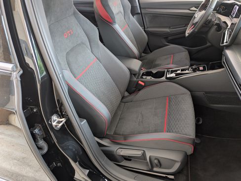Used 2026 Volkswagen GTI SE FWD image 21