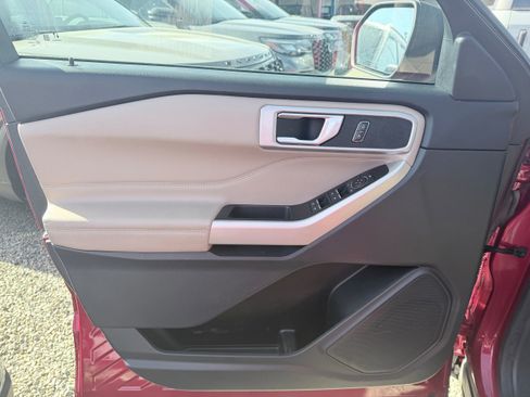 Used 2021 Ford Explorer XLT w/ Class III Trailer Tow Package image 7