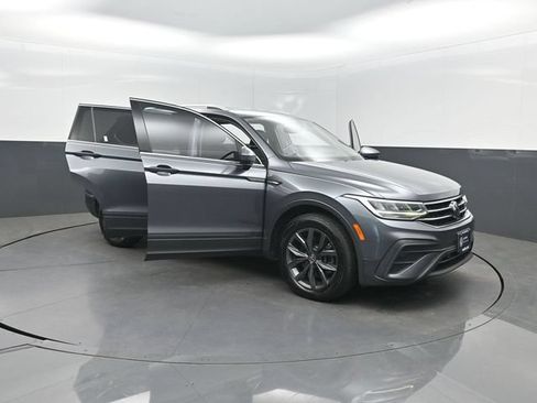 Used 2022 Volkswagen Tiguan SE FWD image 43